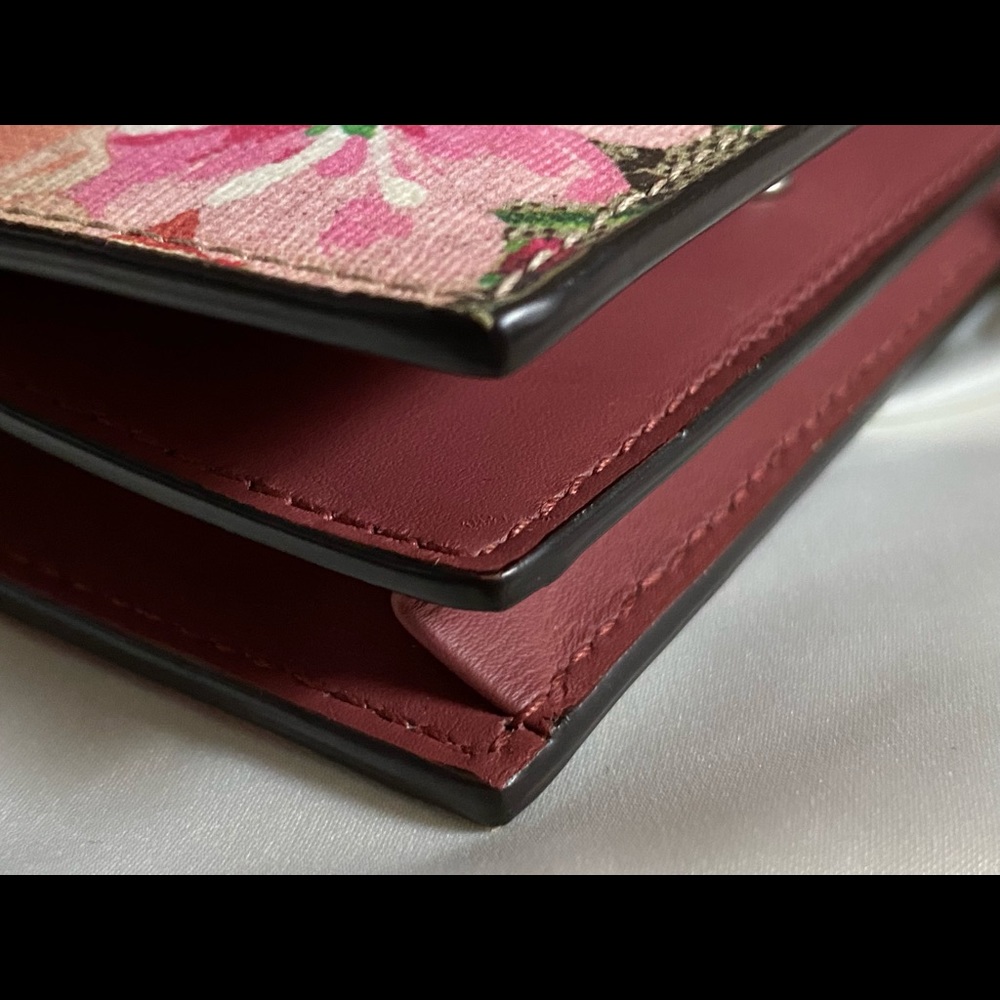 SOLD Gucci blooms Compact Wallet - Picture 13 of 16